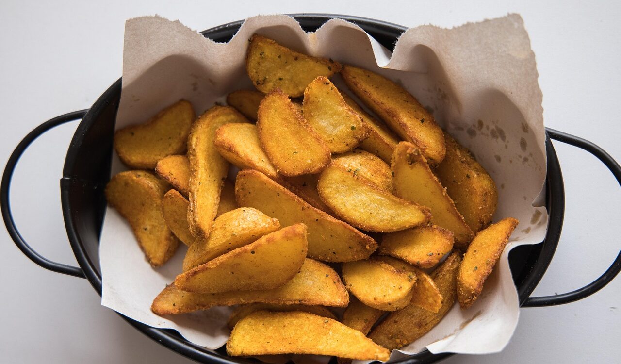 炸好的原塊馬鈴薯條