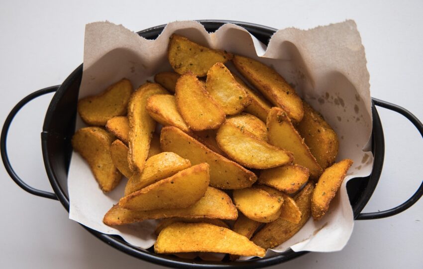 炸好的原塊馬鈴薯條