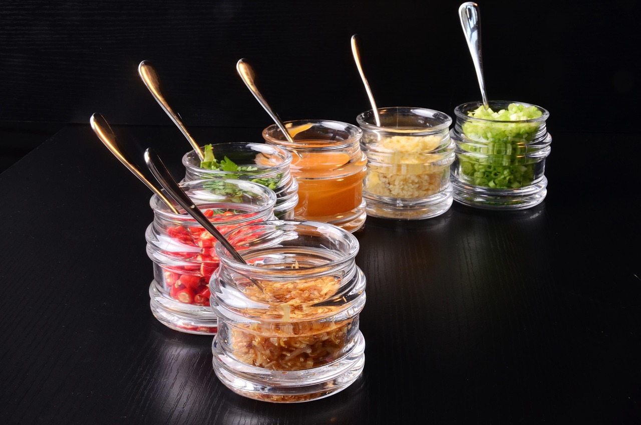 六種不同品種的辛香料