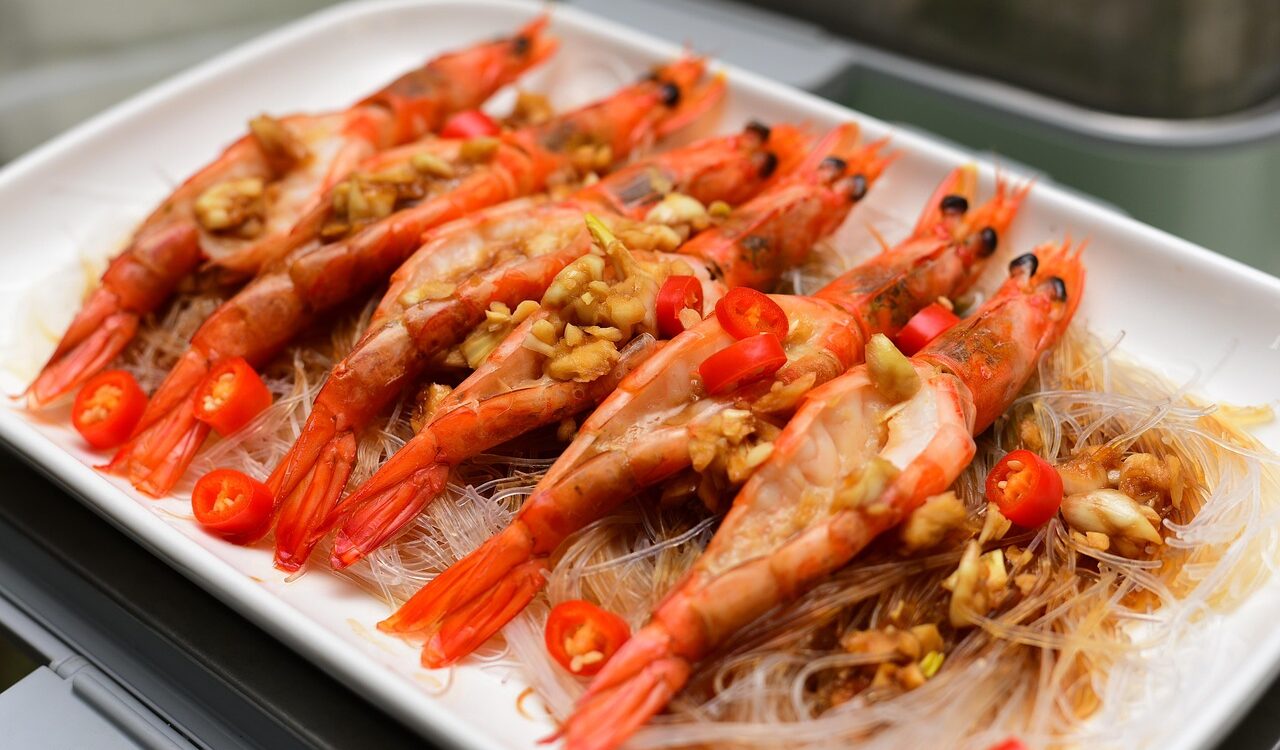 擺盤精美的蒜香炒蝦